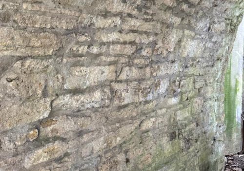 Reinigung einer denkmalgeschützten Brücke ohne diese zu beschädigen